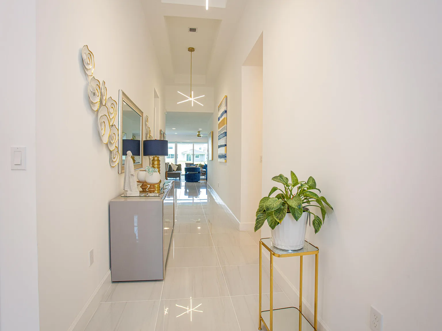 4 bed, 3.0 bath, 2262 sqft, $4,200 — Photo 3