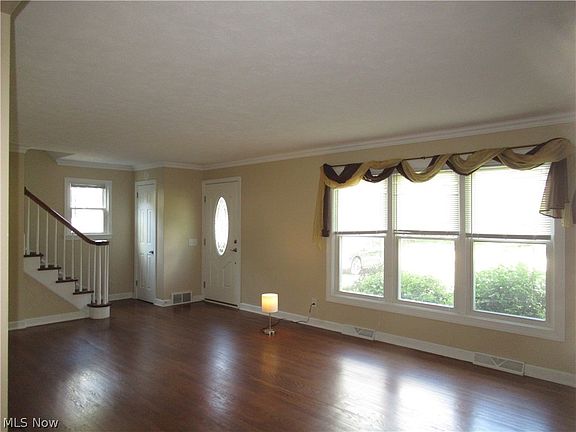 3rd image of 154 Hood Dr