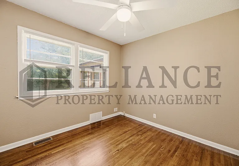 2103 W Columbine Ln — Photo 34