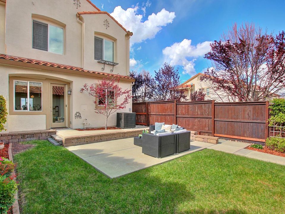 1st image of 3064 Village Plaza Dr