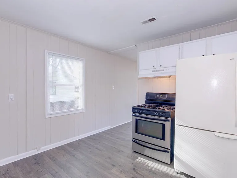 106 Pine Grove Ave — Photo 13