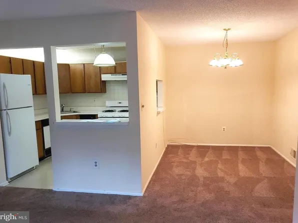 8 Joyner Ct, Lawrence Township, NJ 08648