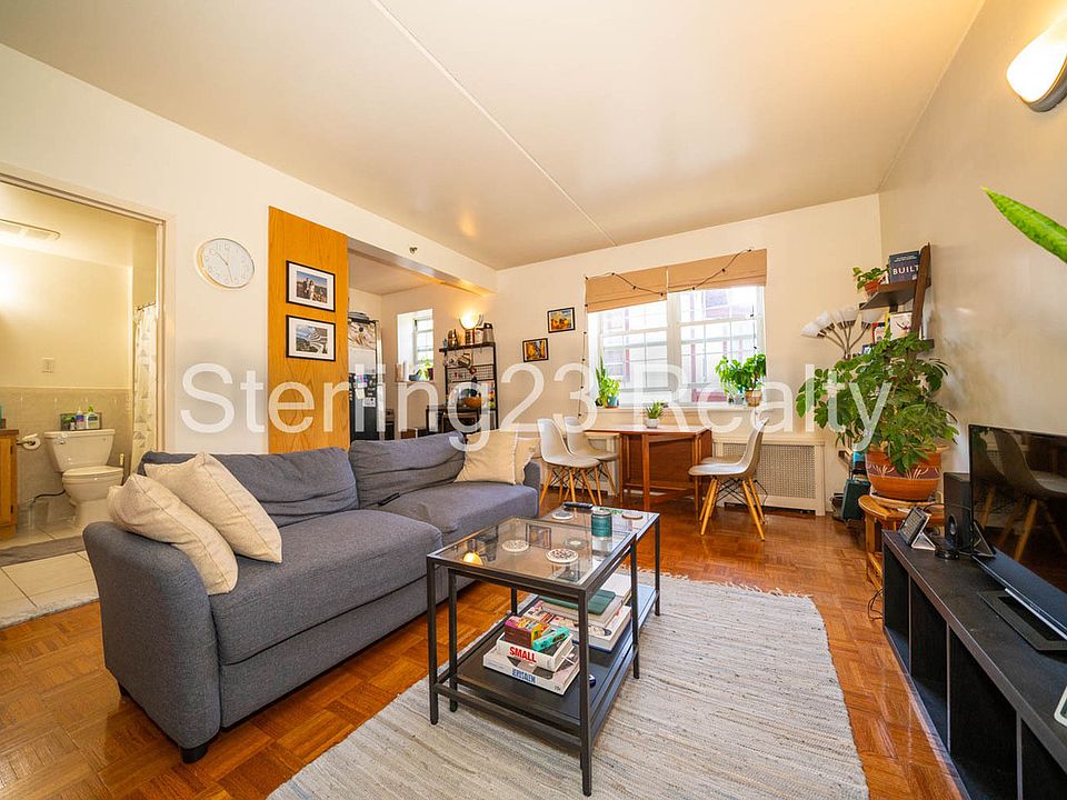 1st image of 2566 12th St Ph 2