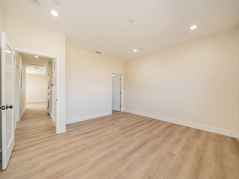 11186 Vernon Ave #B — Photo 17
