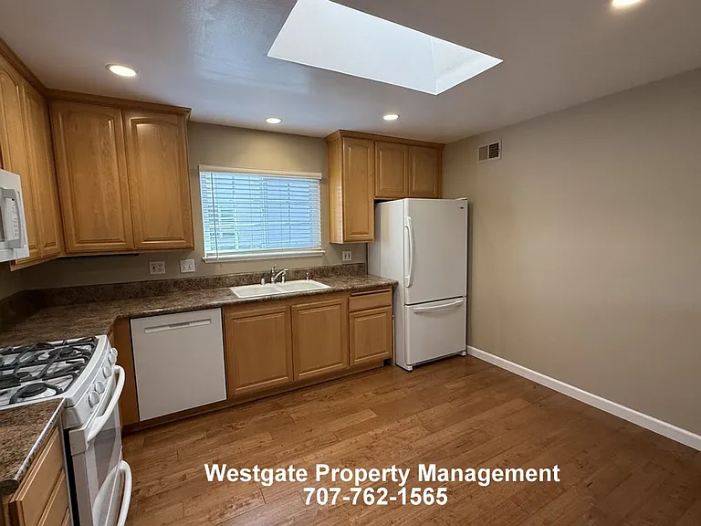 1278 Pacific Ave — Photo 2