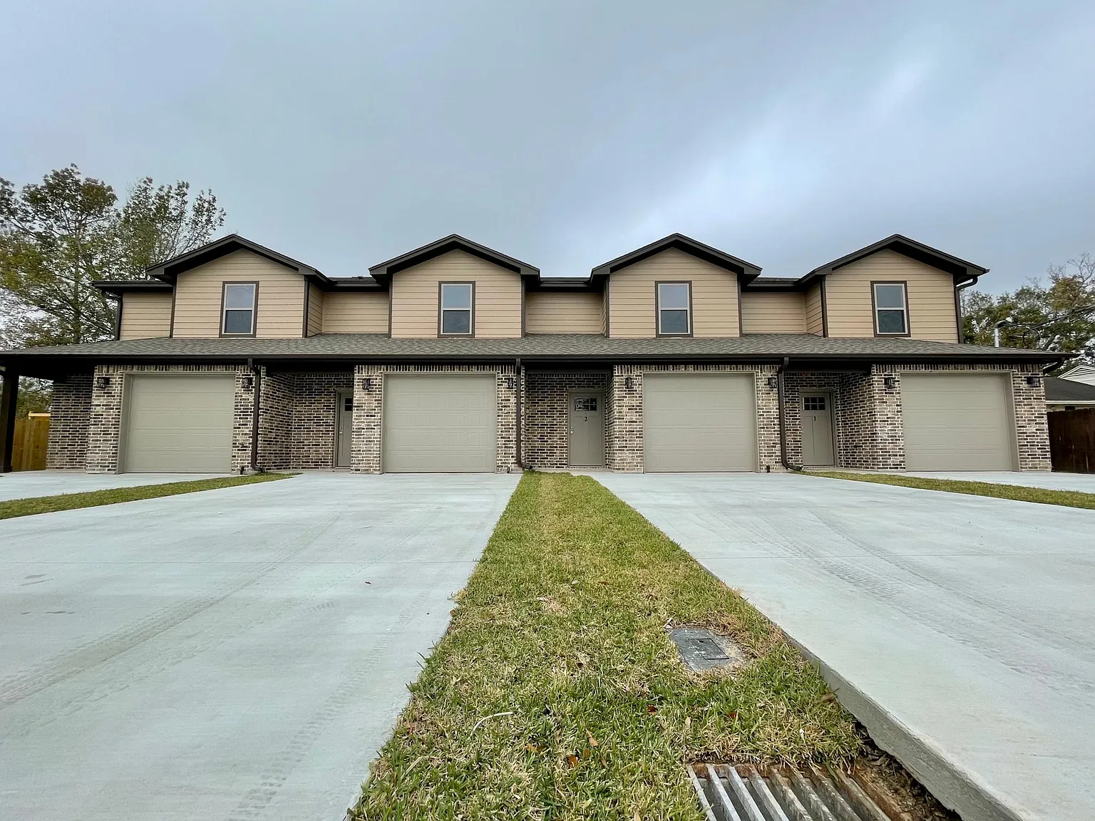 7918 N Kilarney Dr — Photo 2