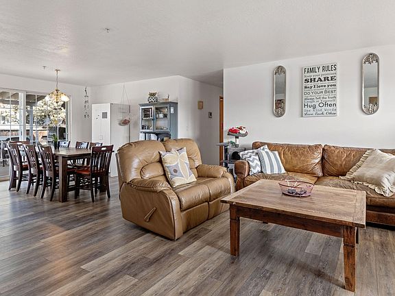 4th image of 2934 NE Wells Acres Rd