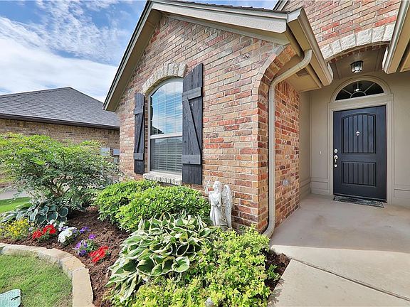 4th image of 17109 Avila Ln