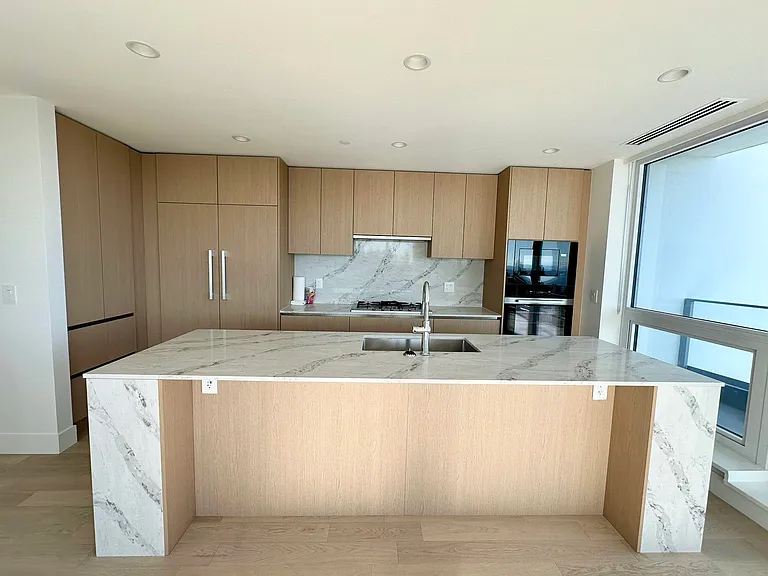 1475 Foster St #705 — Photo 4