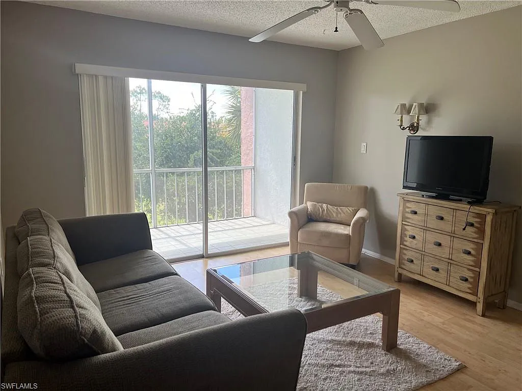 1 bed, 1.0 bath, 637 sqft, $1,625 — Photo 2