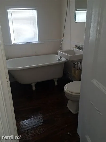 410 Elm St photo 1