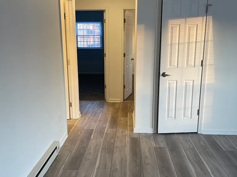 1020 E Main St #5 — Photo 2