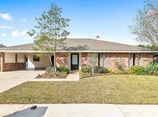 102 Foxglen Ct, Lafayette, LA 70503