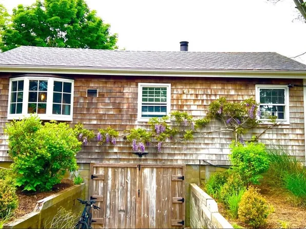 https://photos.zillowstatic.com/fp/7c84e33305c0b2553cca6297d9fd3e63-p_e.webp