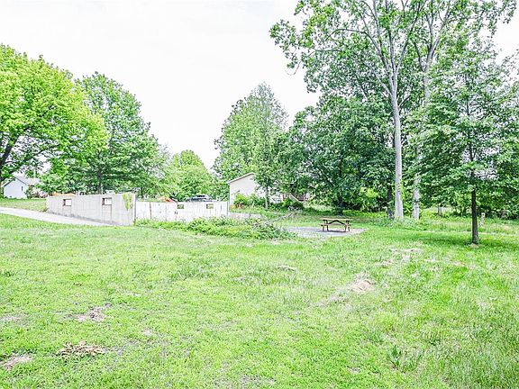 5th image of 1108 Edgewood Dr