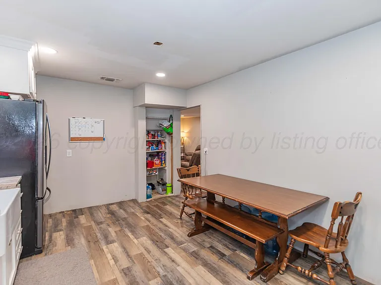 216 W 5th St — Photo 13