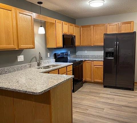 4th image of 6855 Woodland Ave Unit 901