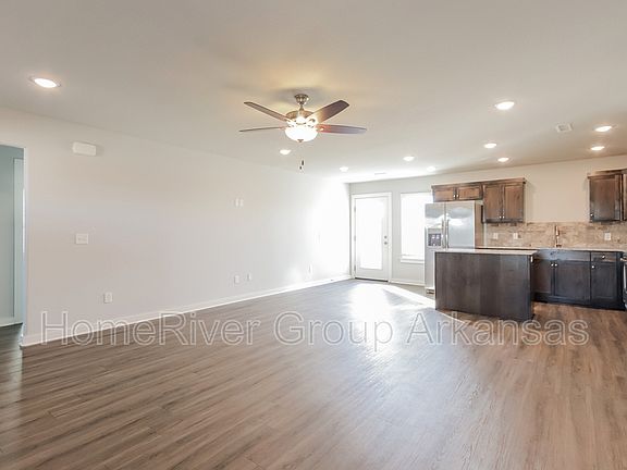 4th image of 405 N Wyandotte St