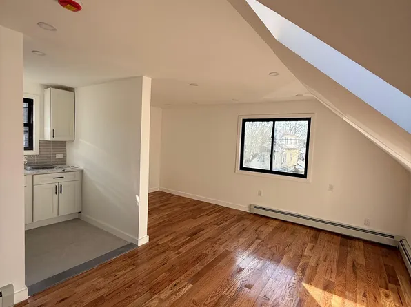 19311 120th Ave #2, Saint Albans, NY 11412