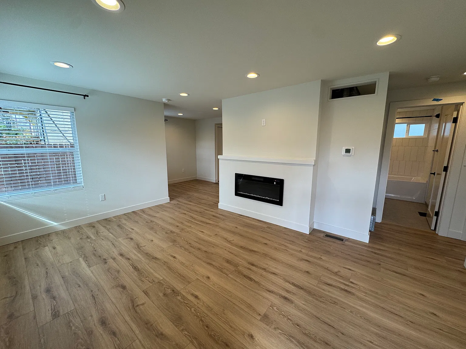 2 bed, 850 sqft, $3,200 — Photo 4