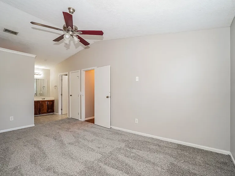 593 Bridgewater Ct — Photo 12