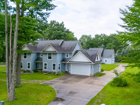 103 Ultra Ct, Roscommon, MI 48653