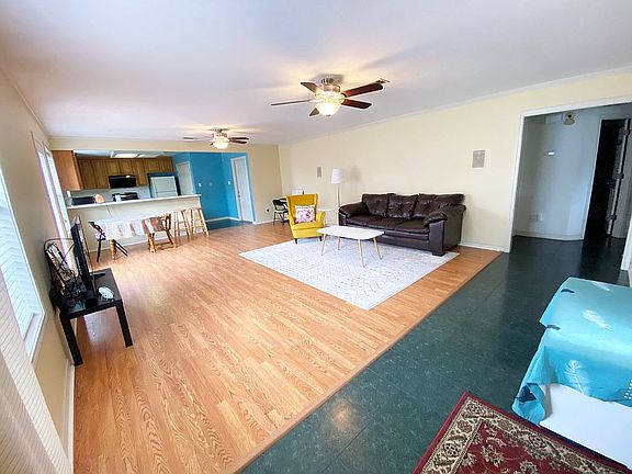 4th image of 2312 Carnation Ct