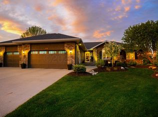 422 Clearview Ct, Moorhead, MN 56560