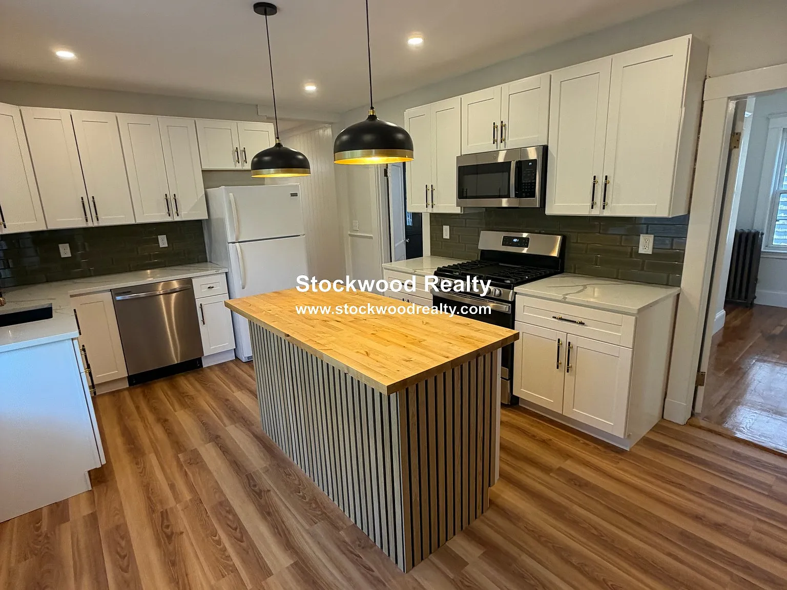 3 bed, $4,100 — Photo 1