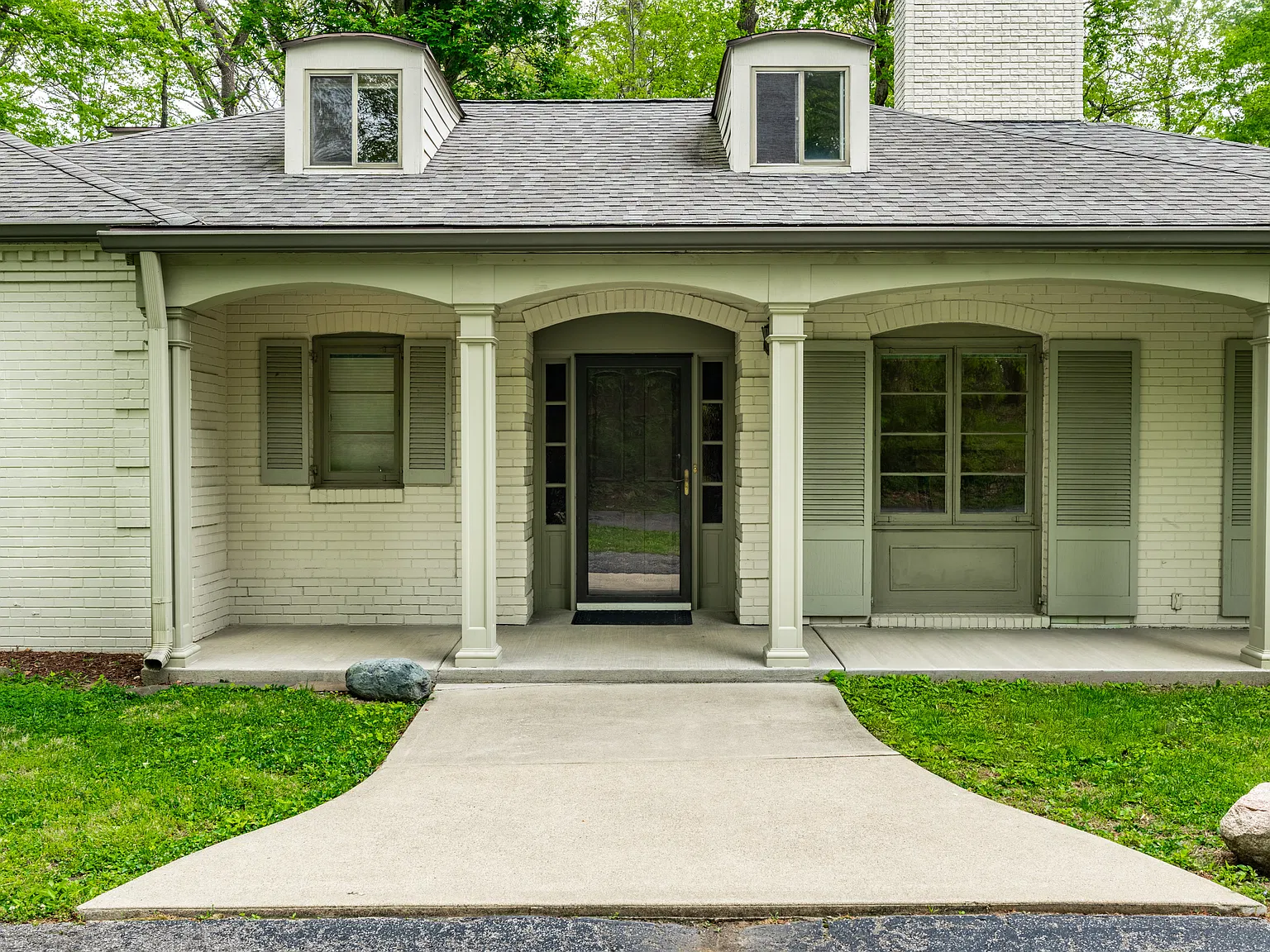 4 bed, 4.5 bath, 4889 sqft, $3,750 — Photo 3