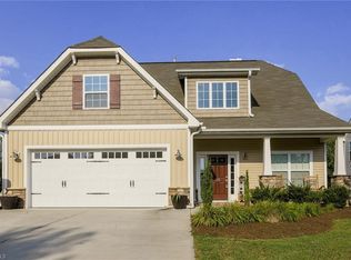 135 Rolling Meadow Ln, Clemmons, NC 27012