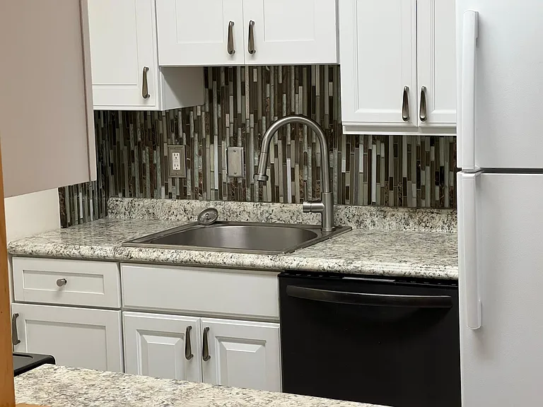 Colonial Oaks Apartments — Photo 16