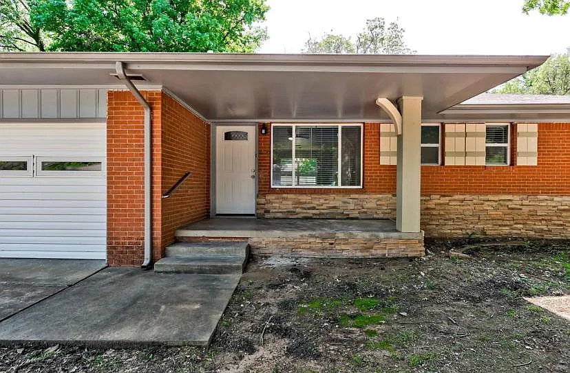 4 bed, 2.5 bath, 1715 sqft, $2,330 — Photo 2