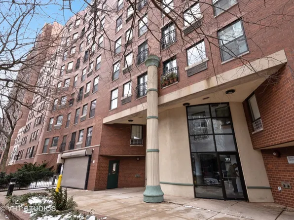 711 W Gordon Ter APT 813, Chicago, IL 60613