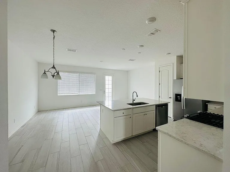 729 Benoi Dr — Photo 5