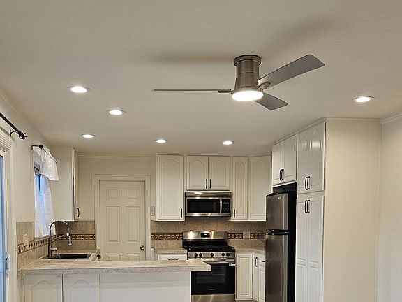 kitchen/breakfast bar