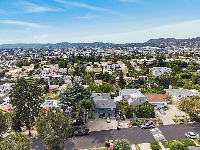 901 Micheltorena St — Photo 36