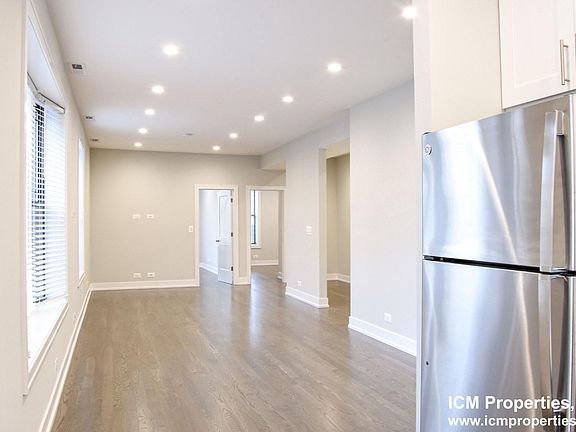 3rd image of 3056 N Greenview Ave #2K
