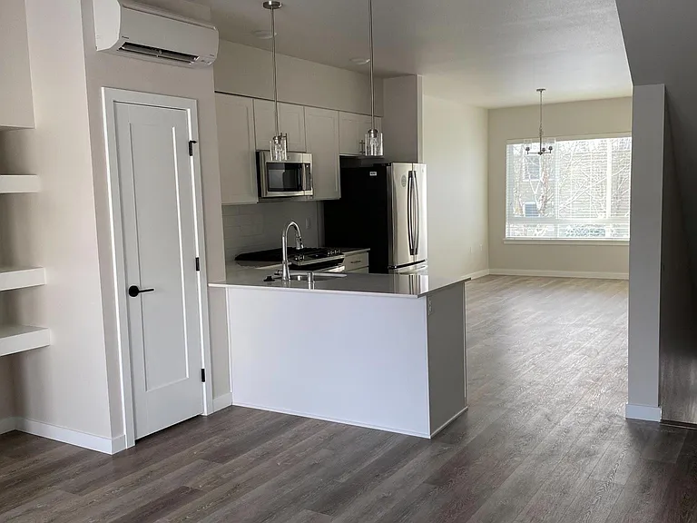 3 bedroom kitchen and dining room