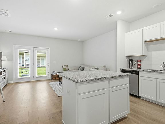 4th image of 902 Marcy Lndg