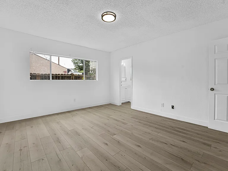 4320 Mammoth Ave #101 — Photo 22