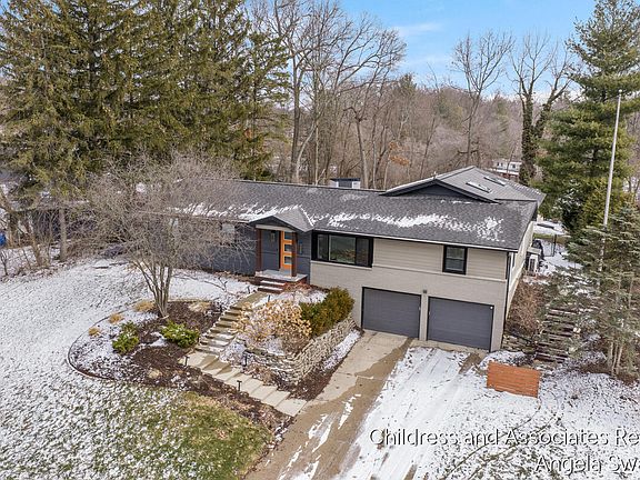 3rd image of 3334 Rickman Ave NE