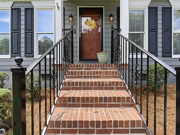 5th image of 222 Chadwick Cir