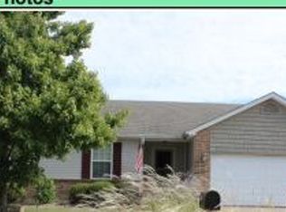 255 Derek Dr, Hawk Point, MO 63349