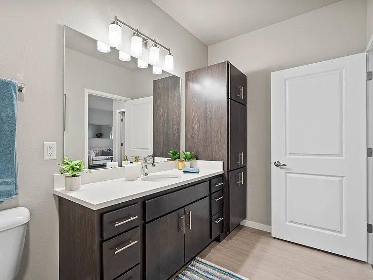 The 85 Bathroom | Apartments