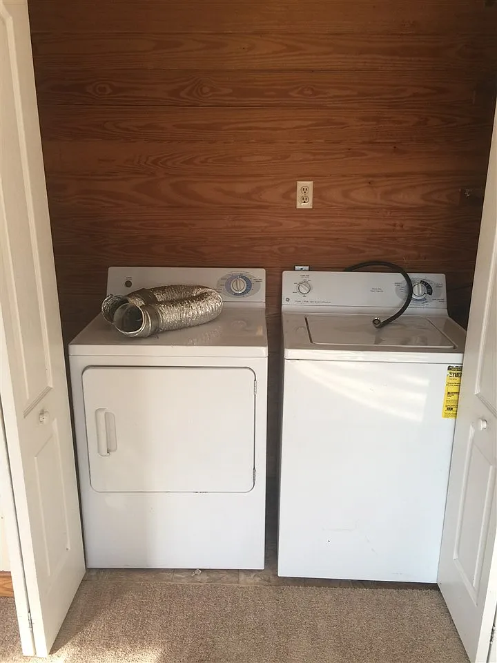 2 bed, 1.5 bath, 1100 sqft, $1,400 — Photo 2