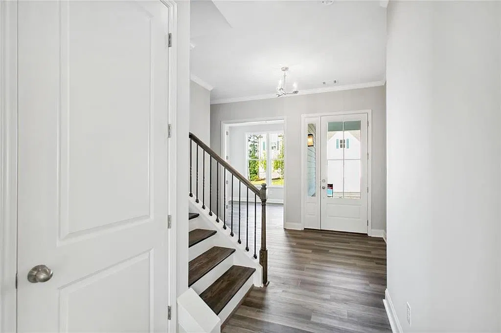 4 bed, 2.5 bath, 2730 sqft, $3,500 — Photo 3