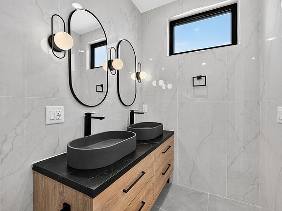 5th image of 57 Waverly St Floor 2