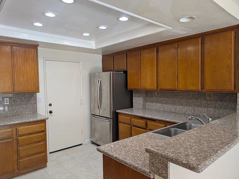 11518 Rochester Ct — Photo 12