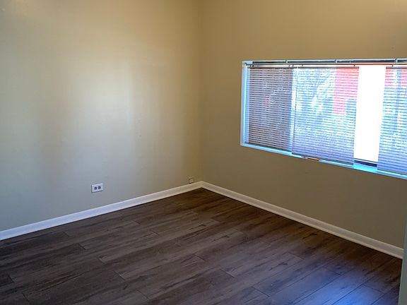 3rd image of 5636 N Broadway St #2N